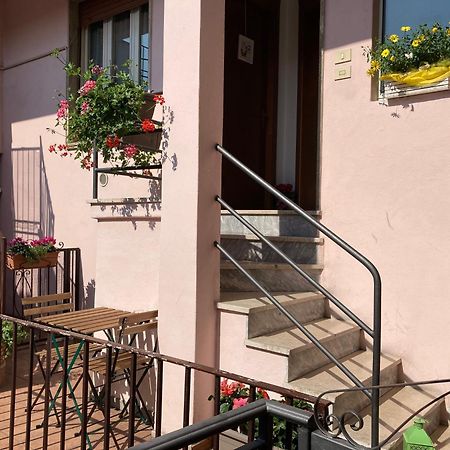 洛韦雷Casa Mirella公寓 外观 照片
